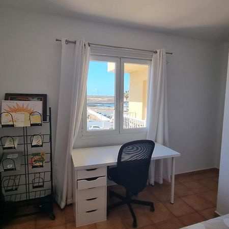 Gilda: Beautiful Spacious Apartment. Seaview From Rooftop Terrace Corralejo Bagian luar foto